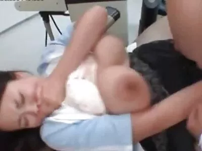 Sie durchbohrte langsam ihren gratis kleine titten Strumpfhalter