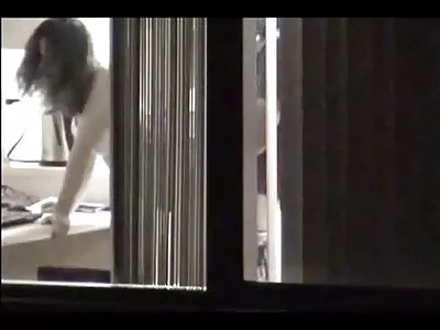 Im Mund seiner free porn hängetitten Frau stecken