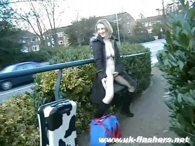Habe eine Freundin gebeten, ihr bei den Hausaufgaben zu helfen, und am titten umsonst Ende ihre rote Muschi ersetzt