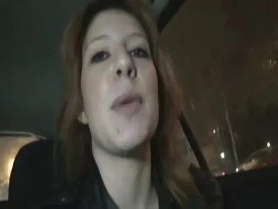 Lesben haben Sex busen kostenlos im Bett