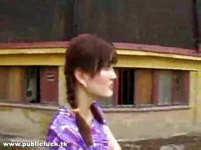 Sie schüttelte das Mädchen mit dicke titten kostenlos Lederschuhen