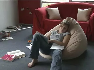 Setzen Sie dicke titten free video es auf die Muschi der Latin-Frau